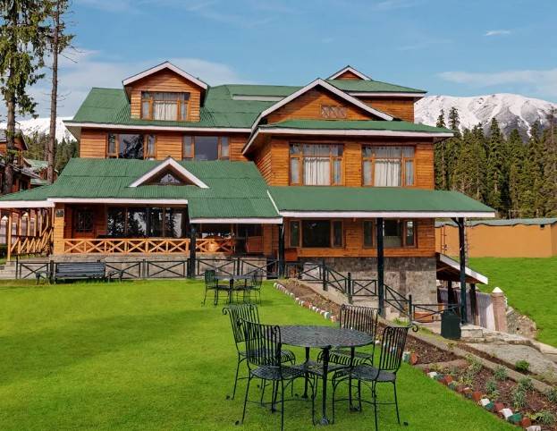 Tour of Kashmir with Houseboat Stay